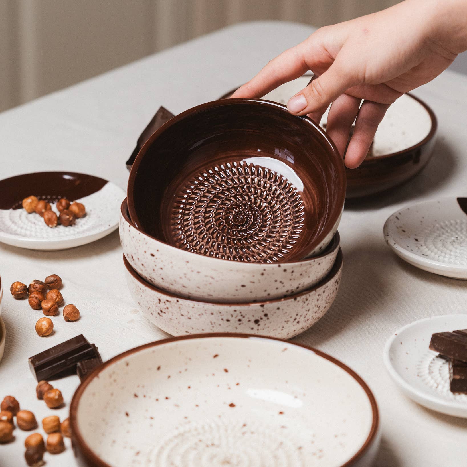 Средна керамична чинийка-ренде Брауни