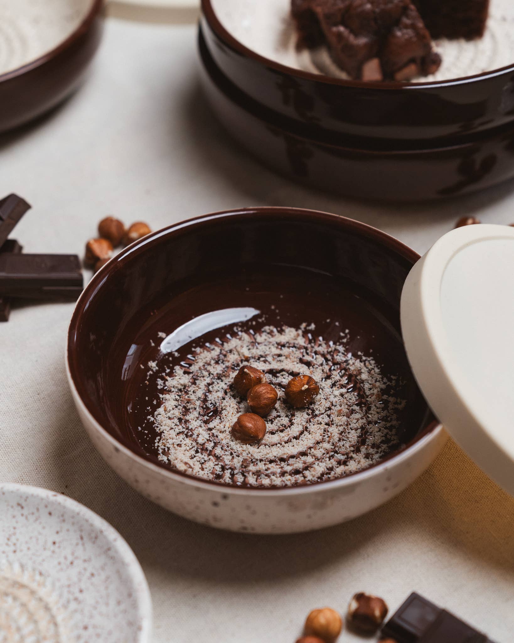 Средна керамична чинийка-ренде Брауни