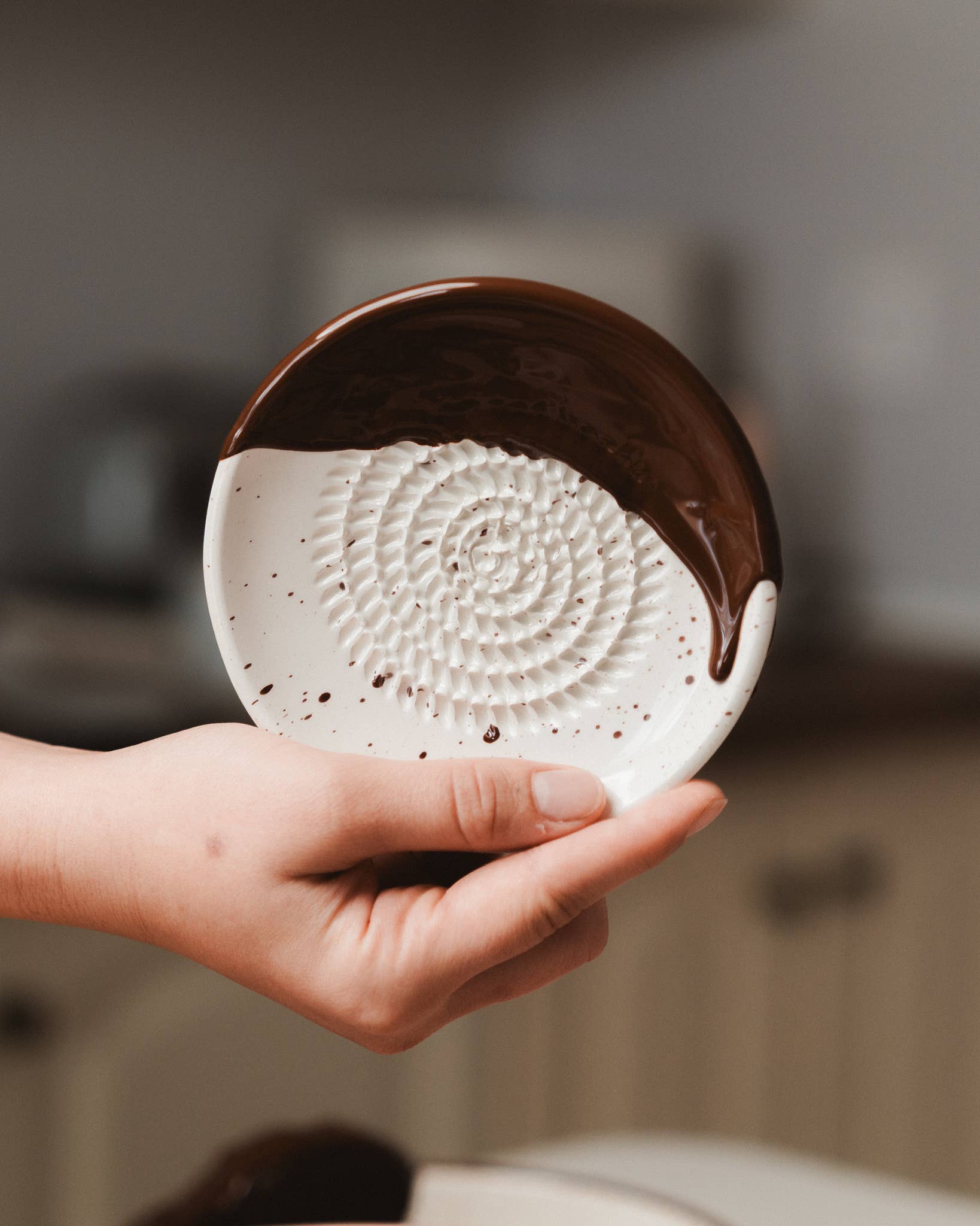 Малка керамична чинийка-ренде Есмералда