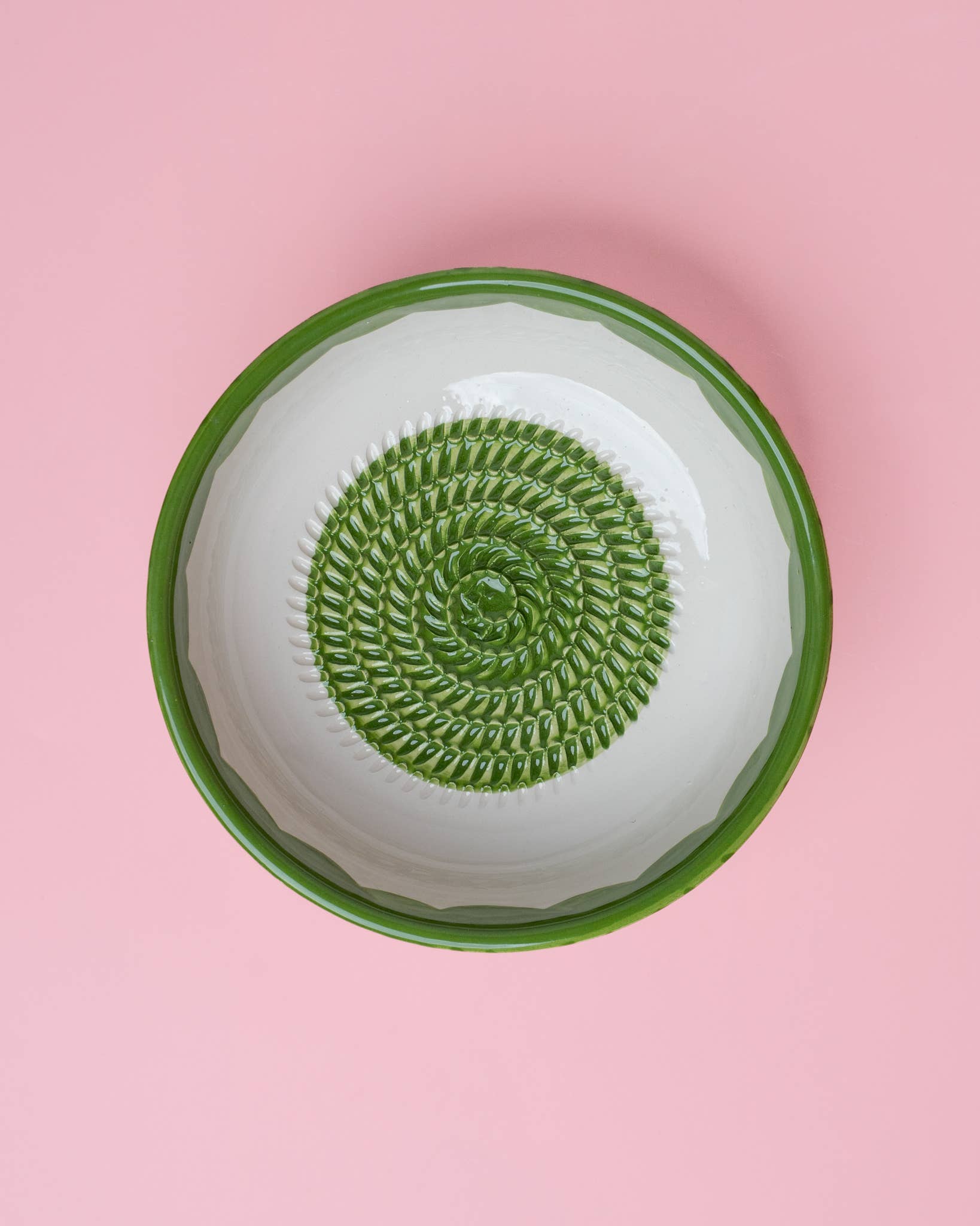 Средна керамична чинийка-ренде Есмералда